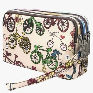 Large capacity wristlet